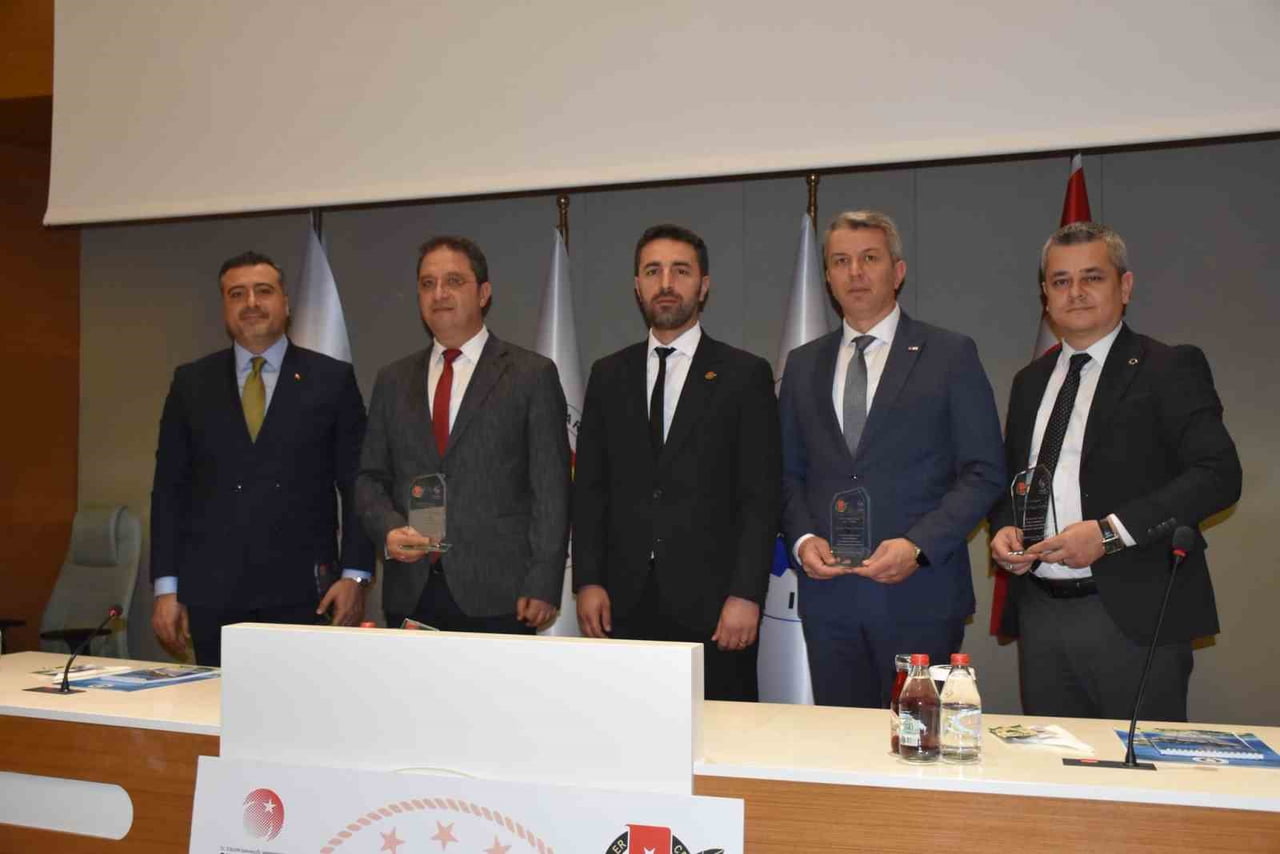MANİSA GAZETECİLER CEMİYETİ TARAFINDAN YÜRÜTÜLEN MANİSA MEDYA AKADEMİSİ KAPSAMINDA DÜZENLENEN...