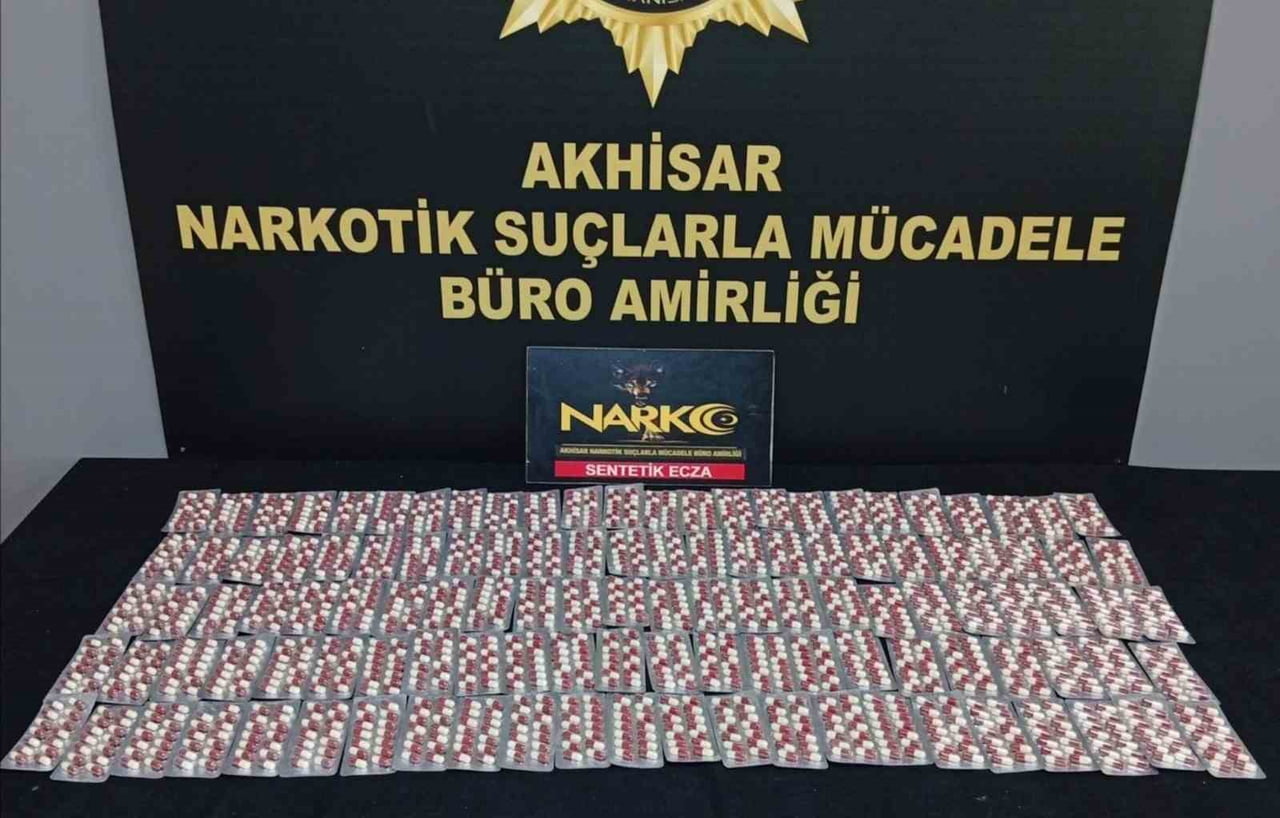 MANİSA’NIN AKHİSAR İLÇESİNDE NARKOTİK EKİPLERİNİN DÜZENLEDİĞİ OPERASYONDA BİR ŞÜPHELİNİN İŞ YERİ...