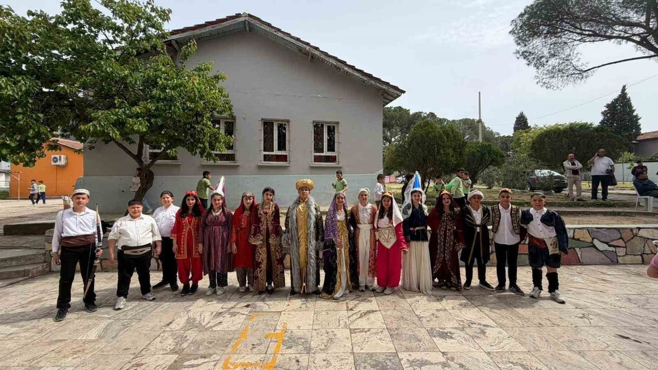 MANİSA’NIN ALAŞEHİR İLÇESİNDE KİLLİK ŞEHİT HÜDAVERDİ ÖZKAN ORTAOKULU TARAFINDAN DÜZENLENEN 21 MART...