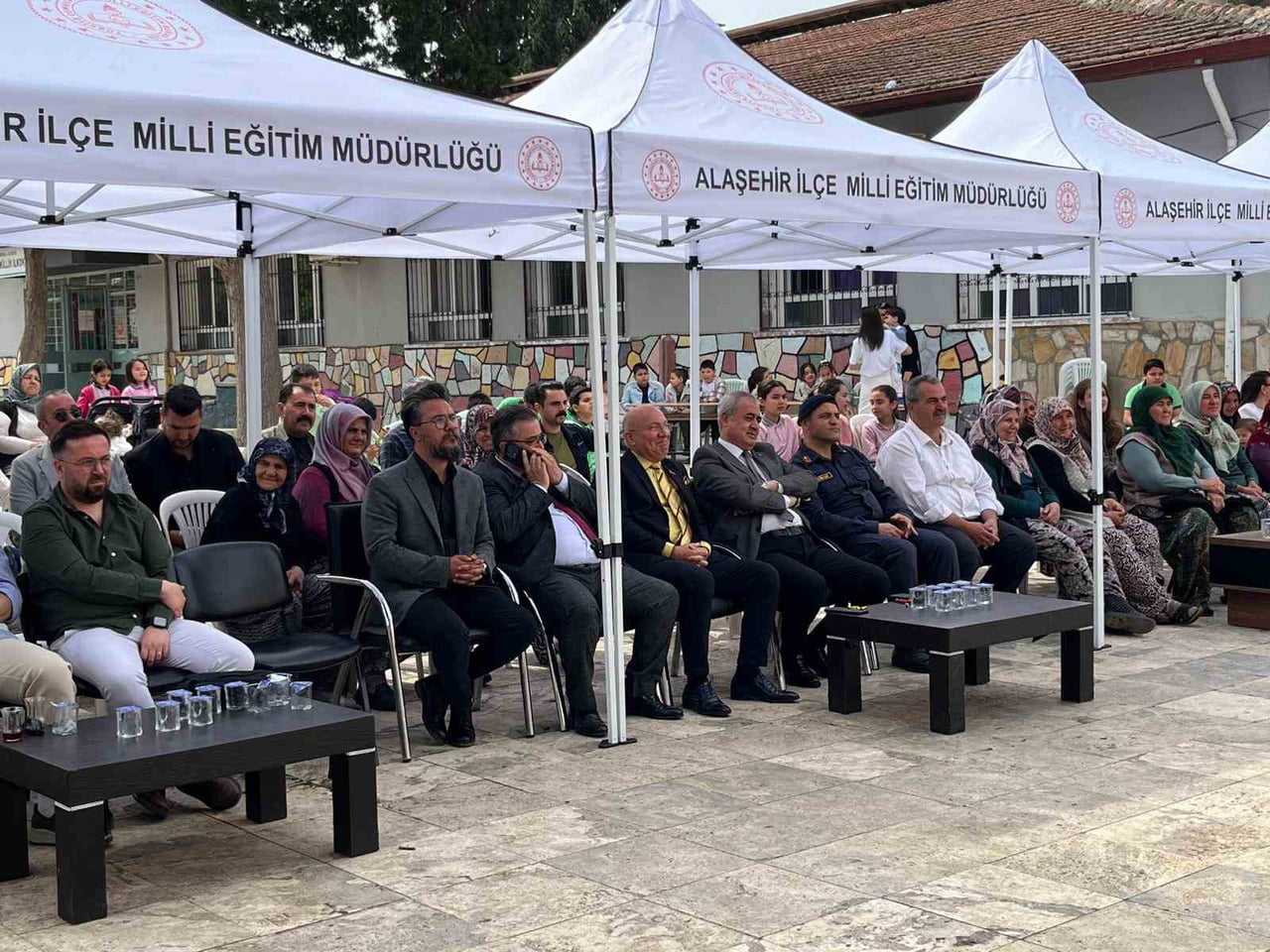MANİSA’NIN ALAŞEHİR İLÇESİNDE KİLLİK ŞEHİT HÜDAVERDİ ÖZKAN ORTAOKULU TARAFINDAN DÜZENLENEN 21 MART...