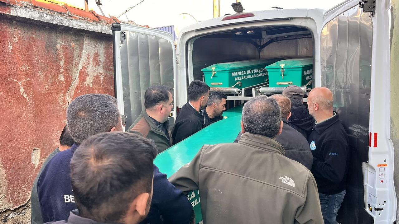 MANİSA’NIN KULA İLÇESİNDE 48 YAŞINDAKİ BİR KİŞİ EVİNDE ÖLÜ BULUNDU. OLAYLA İLGİLİ GENİŞ ÇAPLI...