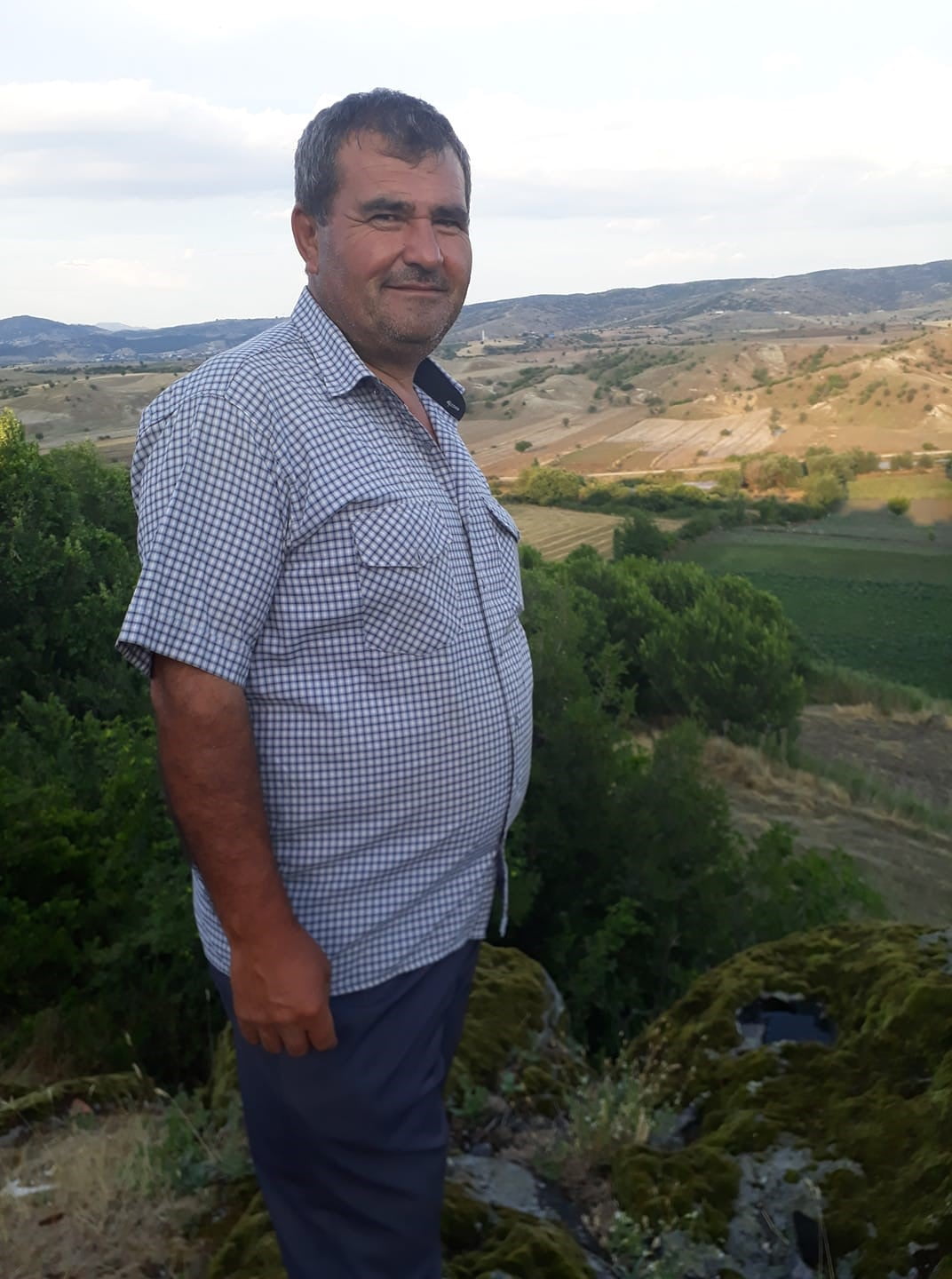 MANİSA’NIN KULA İLÇESİNDE SERVİS ŞOFÖRLÜĞÜ YAPAN 57 YAŞINDAKİ ADAM, İŞÇİ TOPLAMAYA ÇIKMADAN ÖNCE...