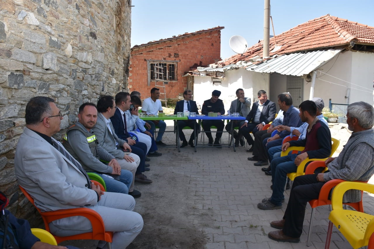 MANİSA’NIN SALİHLİ İLÇE KAYMAKAMI ALİ GÜLDOĞAN, İLÇEDE MAHALLE ZİYARETLERİNİ SÜRDÜRÜYOR. BU...