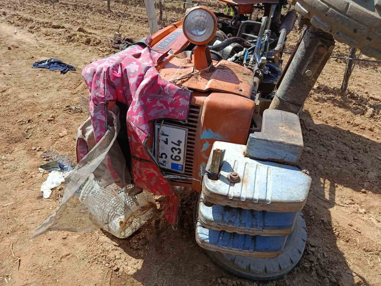 MANİSA’NIN SARIGÖL İLÇESİNDE ANNELER GÜNÜ SABAHI MEYDANA GELEN TRAKTÖR KAZASINDA AĞIR YARALI...