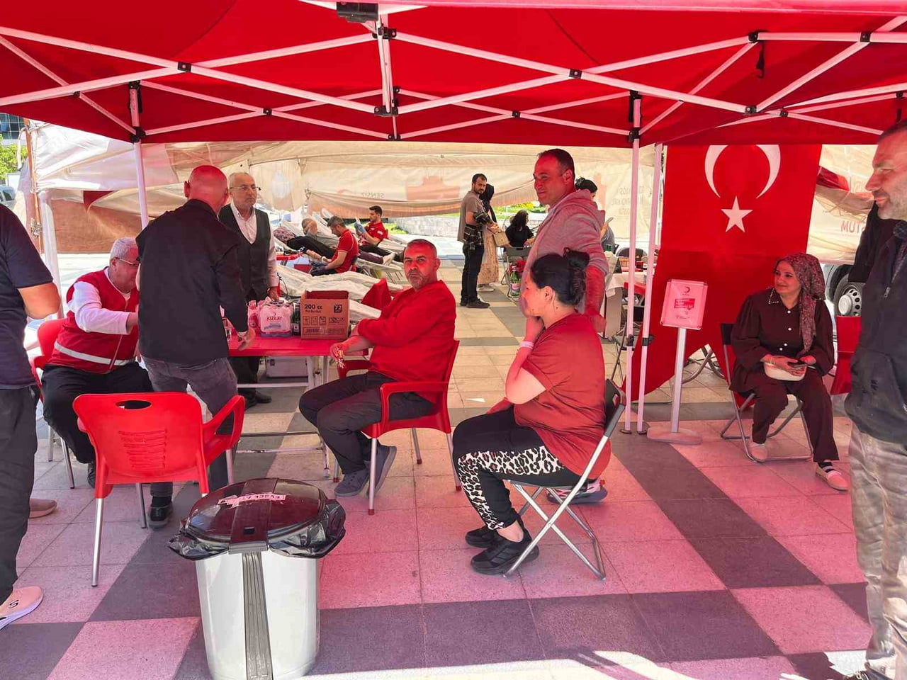 MANİSA’NIN SARIGÖL İLÇESİNDE TÜRK KIZILAYI TARAFINDAN DÜZENLENEN HEDİYELİ KAN BAĞIŞI KAMPANYASI...