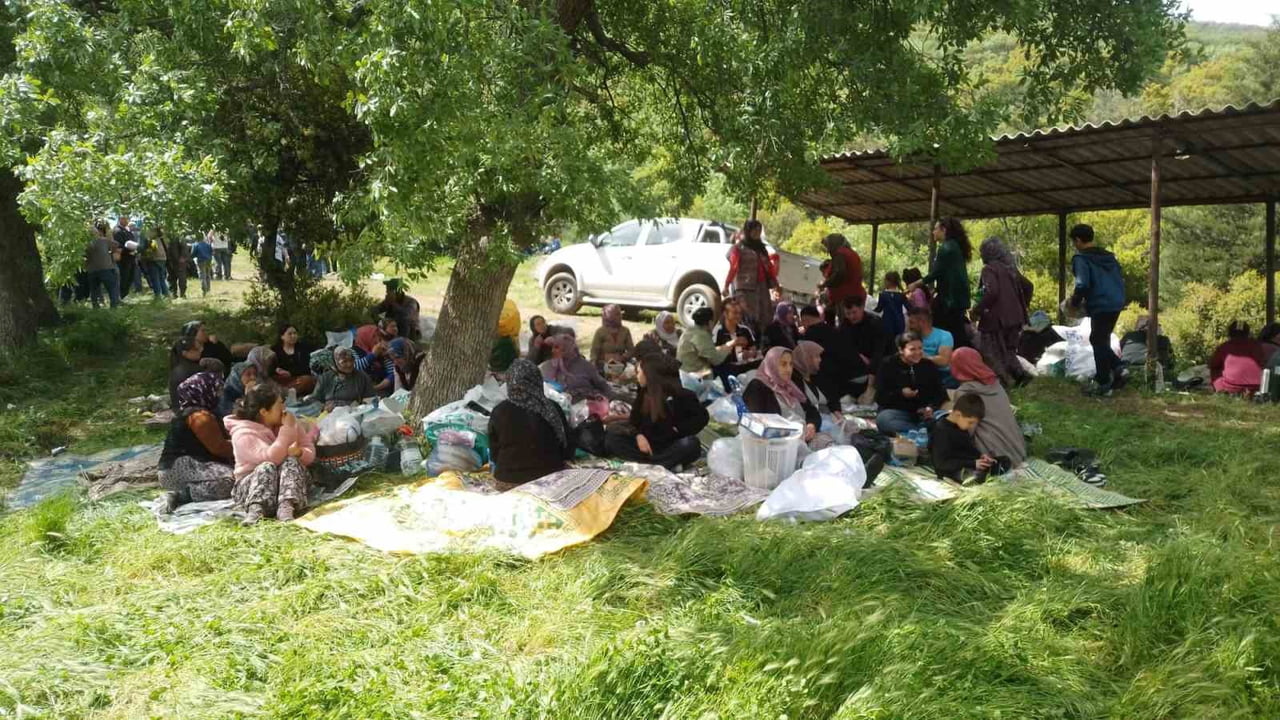 MANİSA’NIN SARIGÖL İLÇESİNE BAĞLI DİNDARLI MAHALLESİ’NDE YAKLAŞIK İKİ ASIRDIR SÜRDÜRÜLEN...
