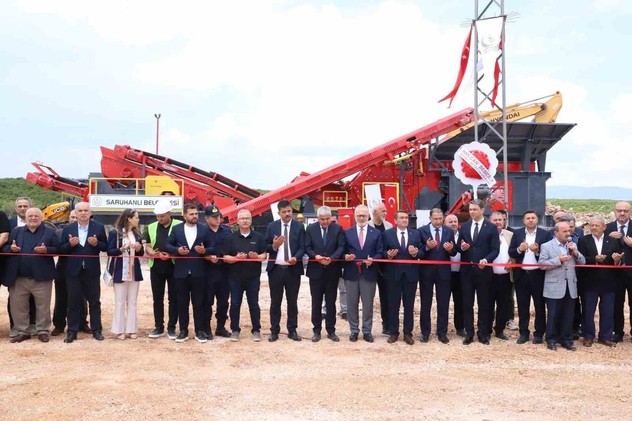 MANİSA’NIN SARUHANLI İLÇESİNDE, ARAZİ YOLLARININ ISLAHINDA KULLANILACAK MICIR TAŞININ ÜRETİMİ...