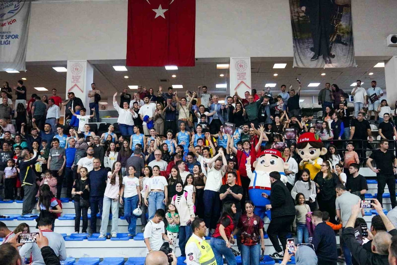 MANİSA’NIN TEK KADIN BASKETBOL TAKIMI OLAN TURGUTLU BELEDİYESİ KADIN BASKETBOL TAKIMI, PLAY-OFF...