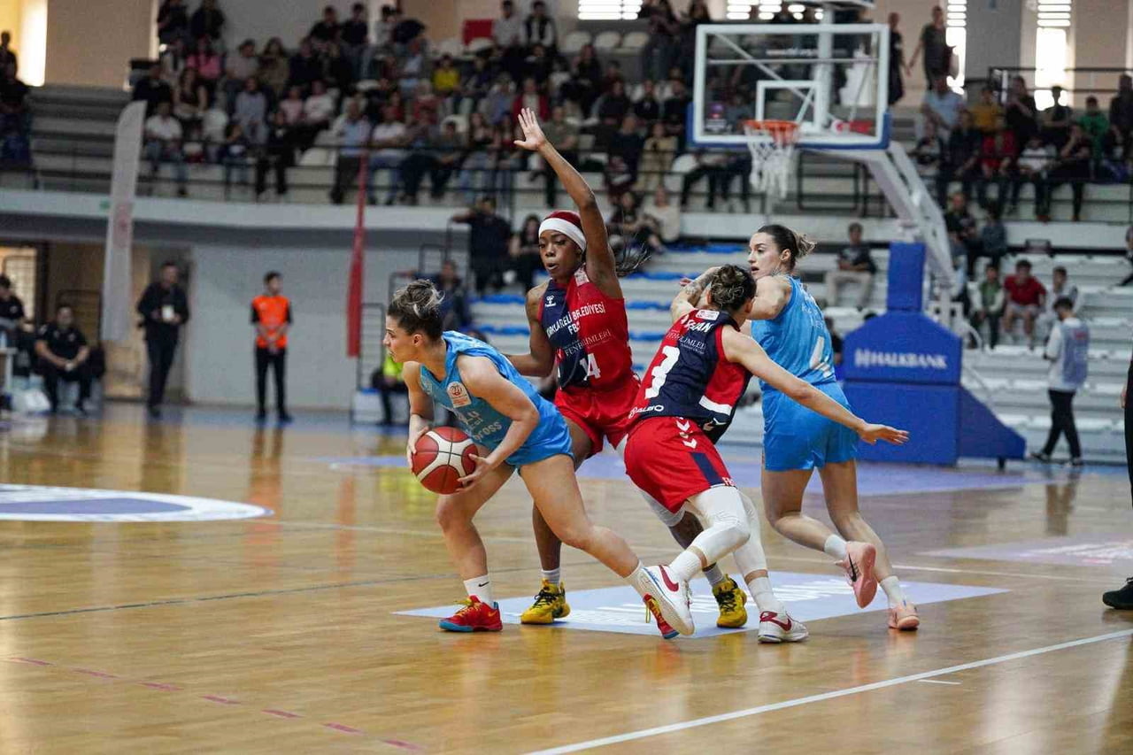MANİSA’NIN TEK KADIN BASKETBOL TAKIMI OLAN TURGUTLU BELEDİYESİ KADIN BASKETBOL TAKIMI, PLAY-OFF...