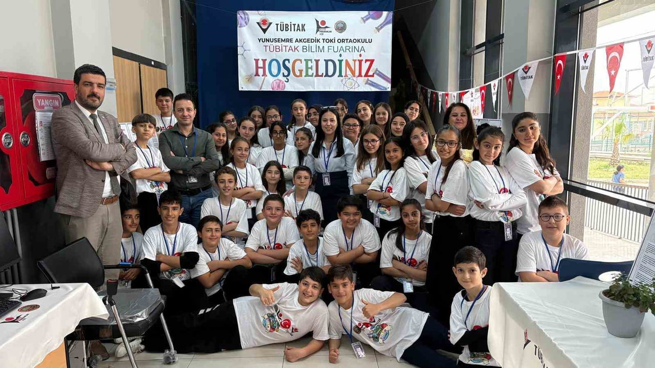 MANİSA’NIN YUNUSEMRE İLÇESİNDE BULUNAN AKGEDİK TOKİ ORTAOKULU’NDA DÜZENLENEN TÜBİTAK 4006 BİLİM...