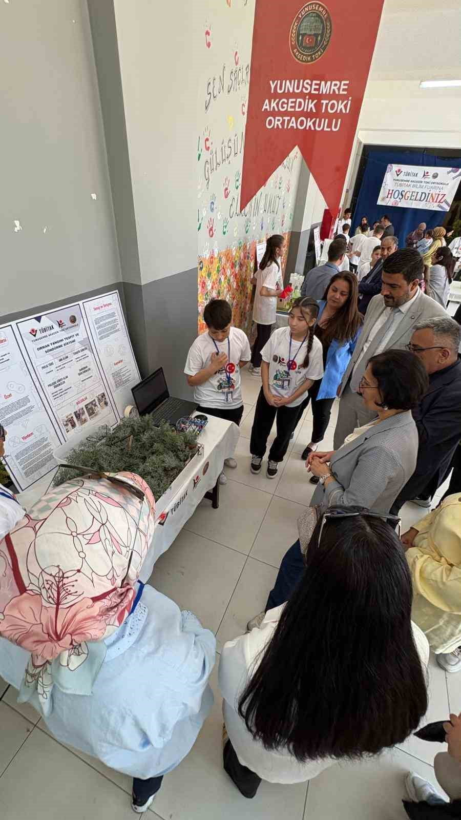 MANİSA’NIN YUNUSEMRE İLÇESİNDE BULUNAN AKGEDİK TOKİ ORTAOKULU’NDA DÜZENLENEN TÜBİTAK 4006 BİLİM...