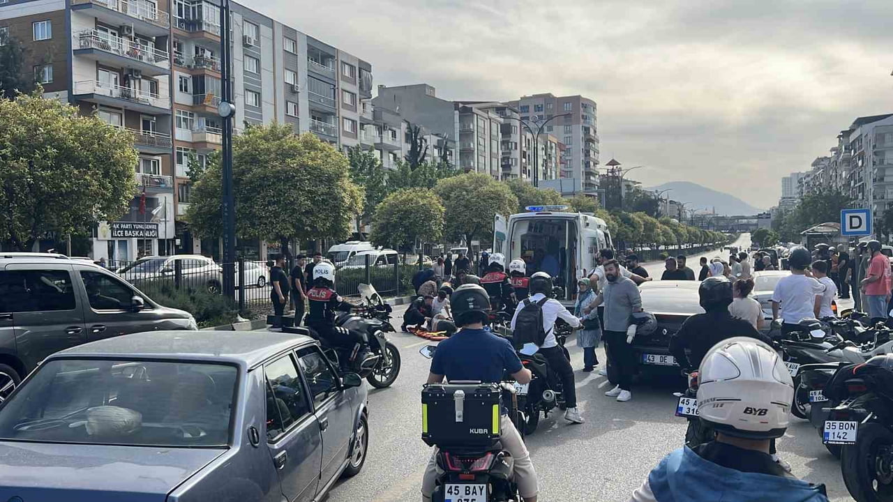 MANİSA’NIN YUNUSEMRE İLÇESİNDE ÜSTGEÇİTTE ASANSÖRDE MAHSUR KALAN VATANDAŞI KURTARMA ÇALIŞMALARI...