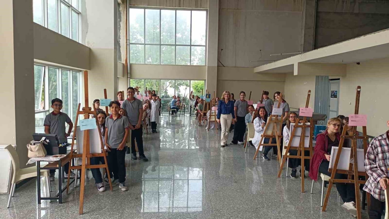 MANİSA’NIN YUNUSEMRE İLÇESİNDEKİ ŞEHİT ÖMER HALİSDEMİR ORTAOKULU’NDA DÜZENLENEN "MAARİFİN KALBİNDE...