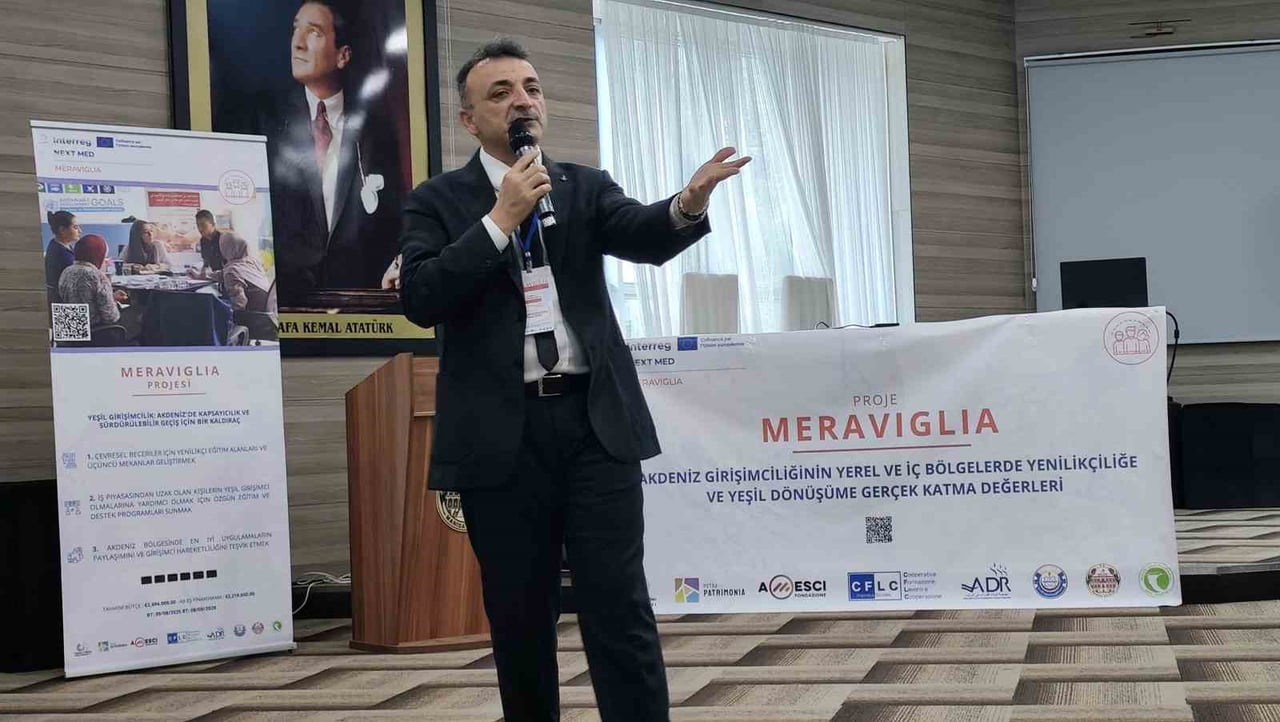 MANİSA POLİSEVİ’NDE DÜZENLENEN TOPLANTIDA KONUŞAN MANİSA VALİLİĞİ AVRUPA VE DIŞ İLİŞKİLER...
