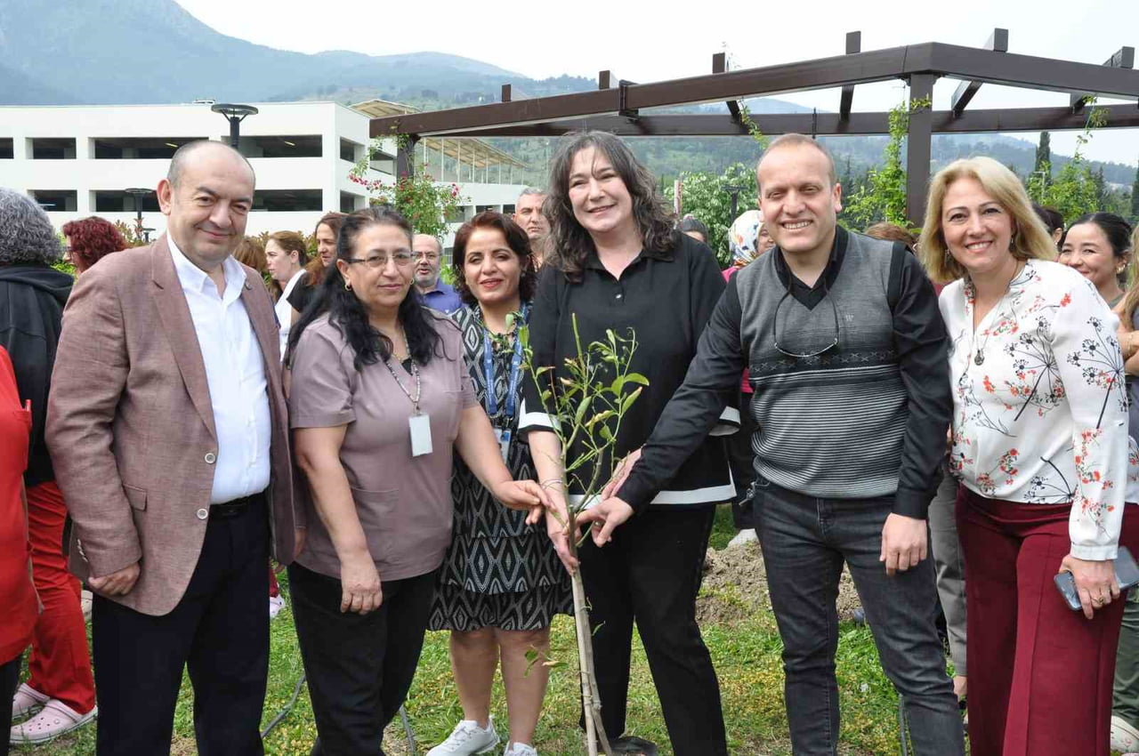 MANİSA ŞEHİR HASTANESİ’NDE HEMŞİRELER HAFTASI KAPSAMINDA DÜZENLENEN ETKİNLİKTE, HER SERVİS ADINA...