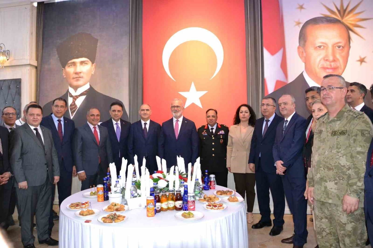 MANİSA VALİLİĞİ EV SAHİPLİĞİNDE GERÇEKLEŞTİRİLEN KURBAN BAYRAMI RESMİ BAYRAMLAŞMA TÖRENİNDE MANİSA...