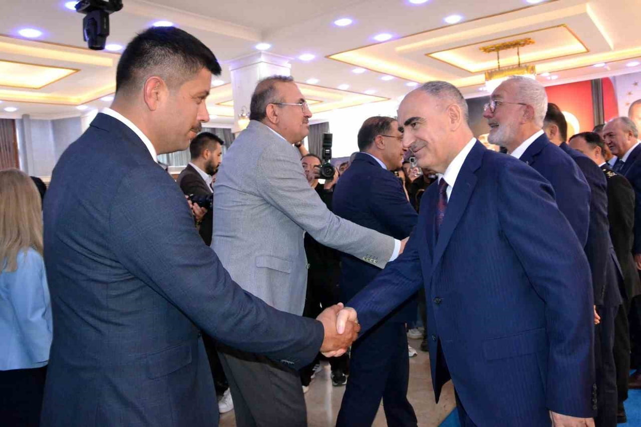 MANİSA VALİLİĞİ EV SAHİPLİĞİNDE GERÇEKLEŞTİRİLEN KURBAN BAYRAMI RESMİ BAYRAMLAŞMA TÖRENİNDE MANİSA...