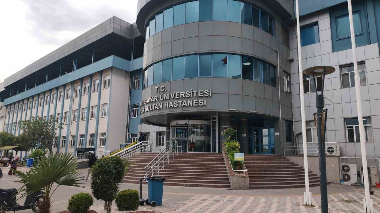 MANİSA VE İZMİR'DE ÜÇ AYRI HASTANEYE BAŞVURMASINA RAĞMEN TEDAVİ EDİLEMEYEN 37 YAŞINDAKİ GÜLİZAR...