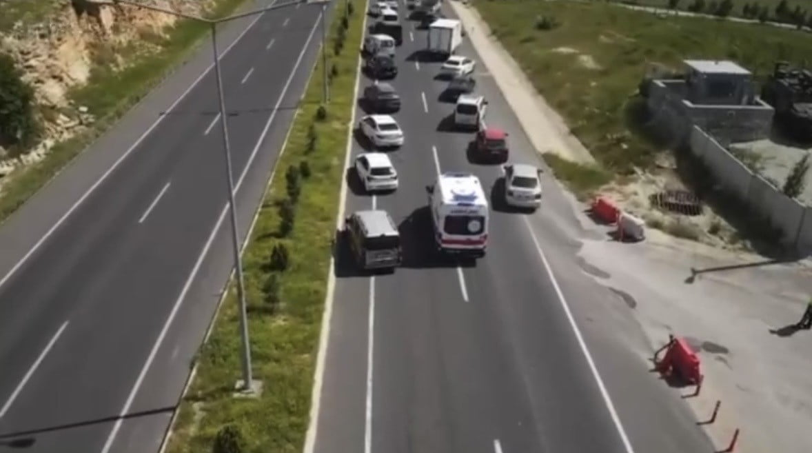 MARDİN’DE, AMBULANSLARIN TRAFİKTE DAHA HIZLI VE GÜVENLİ ŞEKİLDE İLERLEYEBİLMESİ AMACIYLA “FERMUAR...