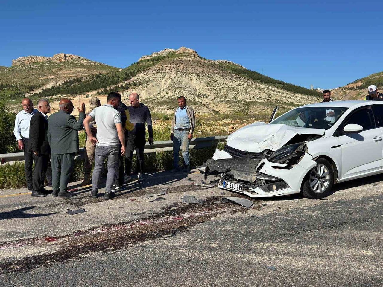MARDİN’DE İKİ ARACIN ÇARPIŞMASI SONUCU MEYDANA GELEN TRAFİK KAZASINDA 1 KİŞİ YARALANDI.