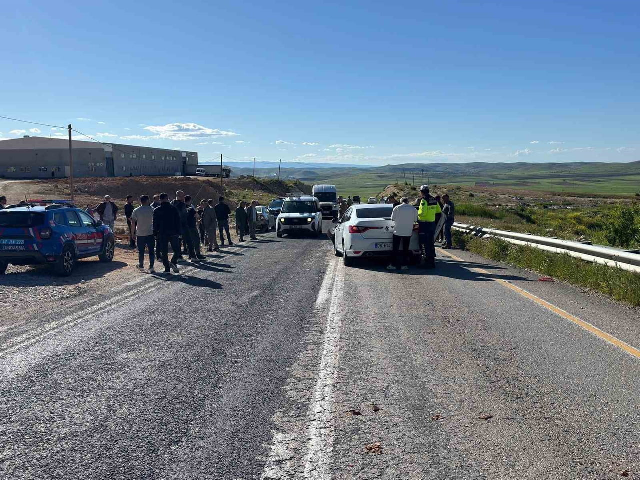 MARDİN’DE İKİ ARACIN ÇARPIŞMASI SONUCU MEYDANA GELEN TRAFİK KAZASINDA 1 KİŞİ YARALANDI.