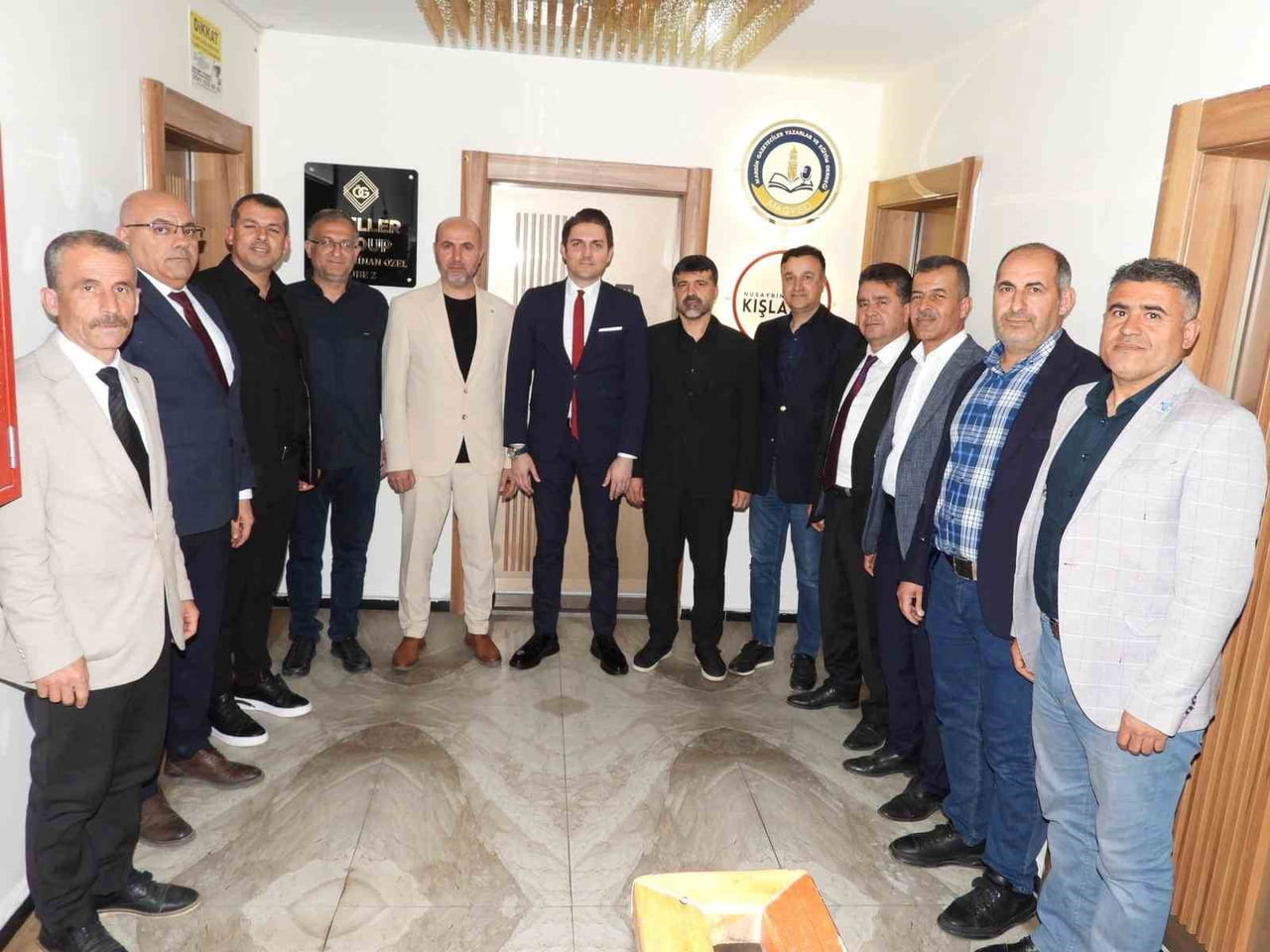 MARDİN’İN NUSAYBİN İLÇE KAYMAKAMI EVREN ÇAKIR, MARDİN GAZETECİLER, YAZARLAR VE EĞİTİM DERNEĞİNE...