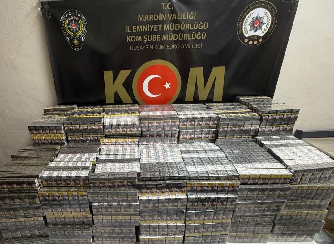 MARDİN’İN NUSAYBİN İLÇESİNDE DURDURULAN ARAÇTA YAPILAN ARAMADA 7 BİN 100 PAKET KAÇAK SİGARA ELE...