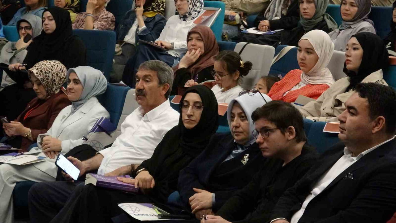 MARMARA ÜNİVERSİTESİ BÜNYESİNDE DÜZENLENEN "EĞİTİM VE REHBERLİKTE ENNEAGRAM" TEMALI SEMPOZYUMDA...