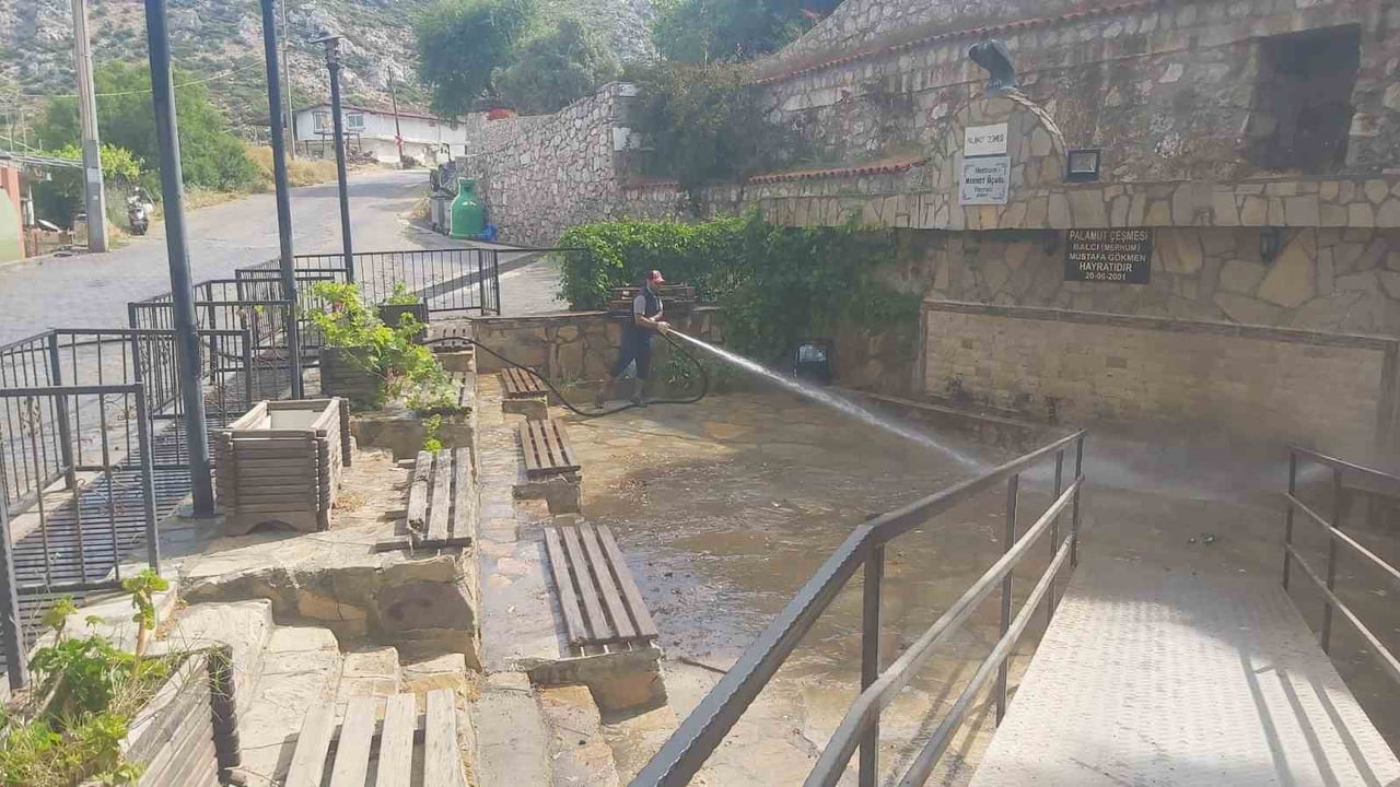 MARMARİS BELEDİYESİ'NDEN SEZON ÖNCESİ TEMİZLİK