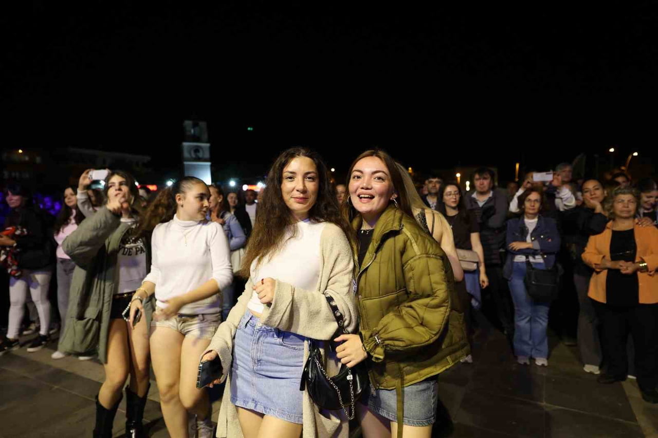 MARMARİS LATİN FEST KAPSAMINDA DÜZENLENEN LATİN PARTİSİ, YÜZLERCE DANS TUTKUNUNU 19 MAYIS GENÇLİK...