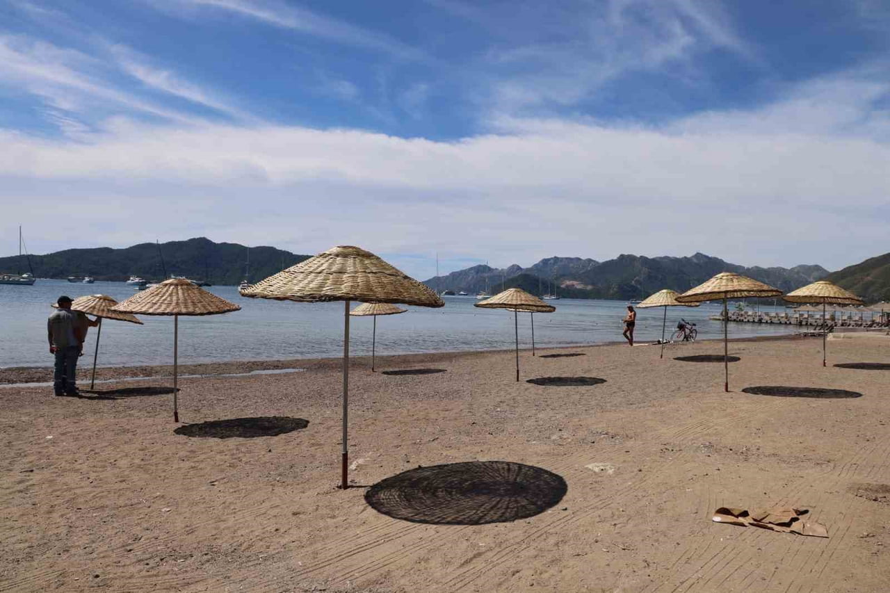MARMARİS’TE HALK PLAJLARI SEZONA HAZIRLANIYOR