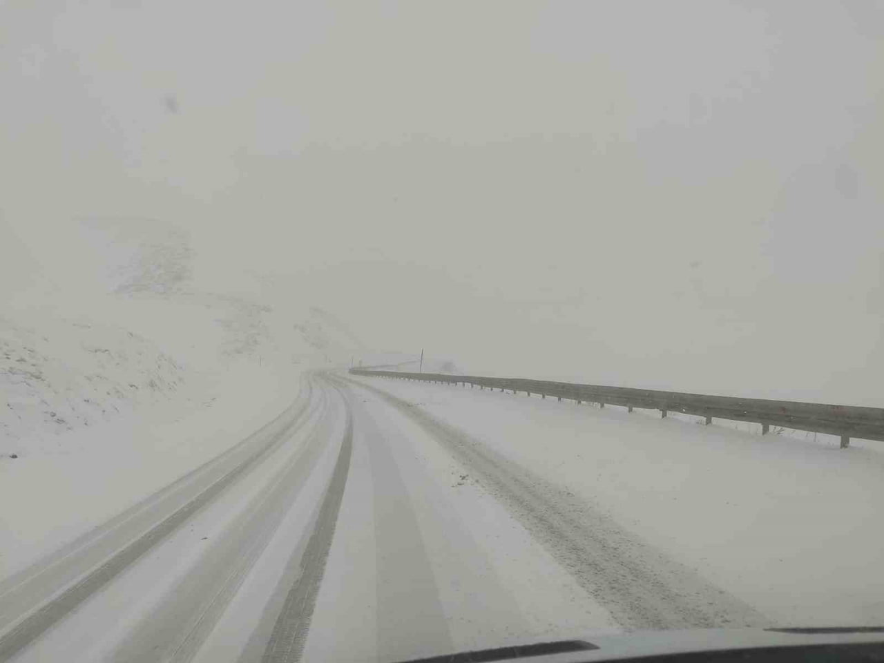 MAYIS ORTASINDA BAYBURT KOP DAĞI’NA KAR YAĞDI