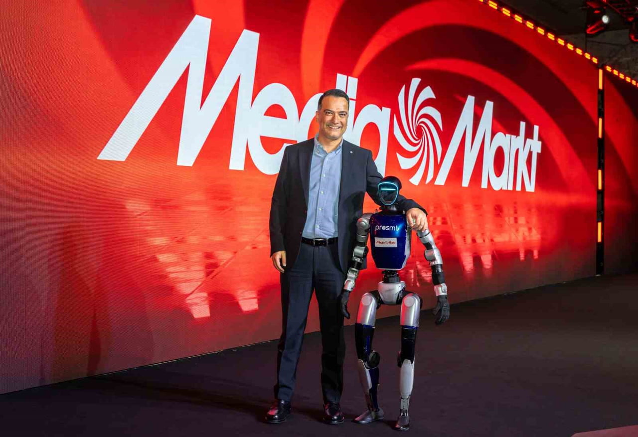 MEDİAMARKT TÜRKİYE TİCARİ OPERASYONLARDAN SORUMLU YÖNETİM KURULU ÜYESİ METE USLUKILINÇ VE  İNSANSI...