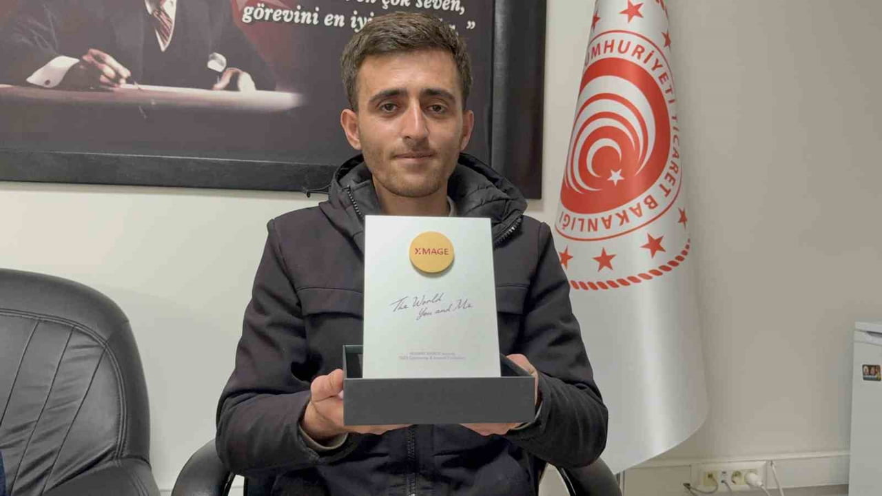 MEHMET EMİN CORUŞ’UN PLAKETİ, BAKANLIK İNCELEMESİ SONRASI GÜMRÜKTE BULUNARAK KENDİSİNE TESLİM...