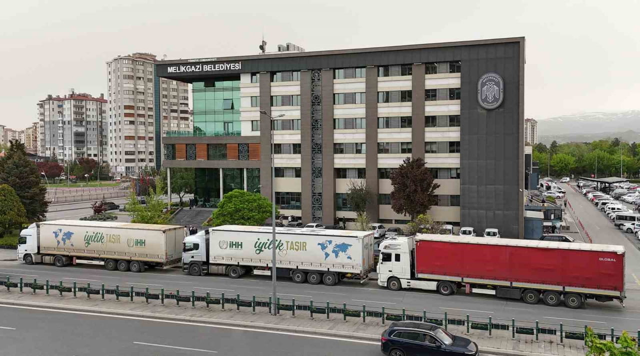 MELİKGAZİ BELEDİYESİ İŞGALİN GÖLGESİNDE YAŞAM MÜCADELESİ VEREN GAZZE HALKINI YALNIZ BIRAKMIYOR....