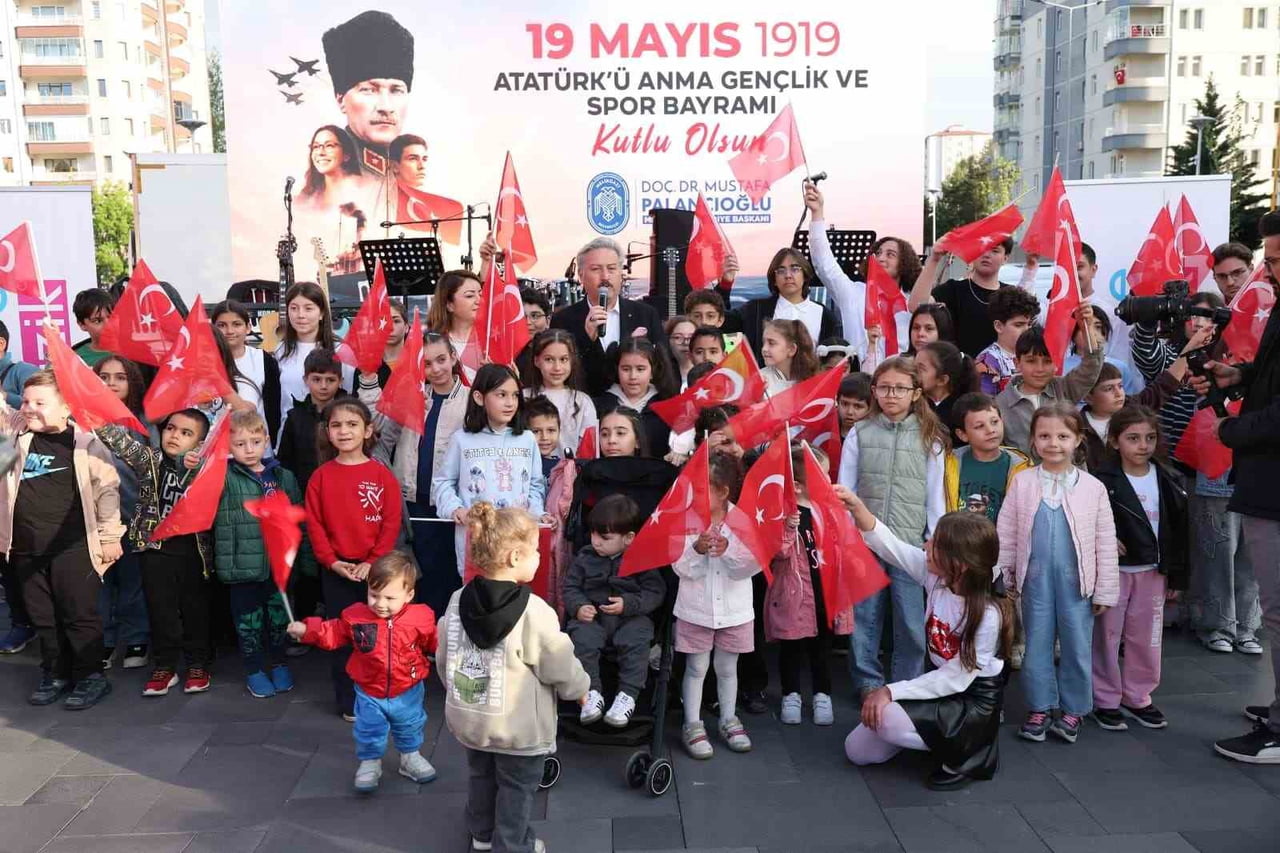 MELİKGAZİ BELEDİYESİ’NİN DÜZENLEMİŞ OLDUĞU ETKİNLİKTE ÇARŞI MELİKGAZİ, 19 MAYIS ATATÜRK’Ü ANMA...