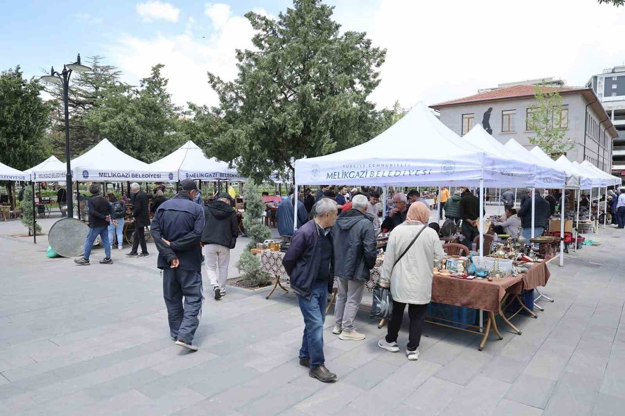 MELİKGAZİ BELEDİYESİ TARAFINDAN HER AYIN DÖRDÜNCÜ PAZAR GÜNÜ DÜZENLENEN VE AÇILDIĞI GÜNDEN BU YANA...