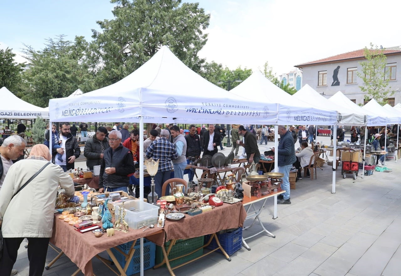 MELİKGAZİ BELEDİYESİ TARAFINDAN HER AYIN DÖRDÜNCÜ PAZAR GÜNÜ DÜZENLENEN VE AÇILDIĞI GÜNDEN BU YANA...