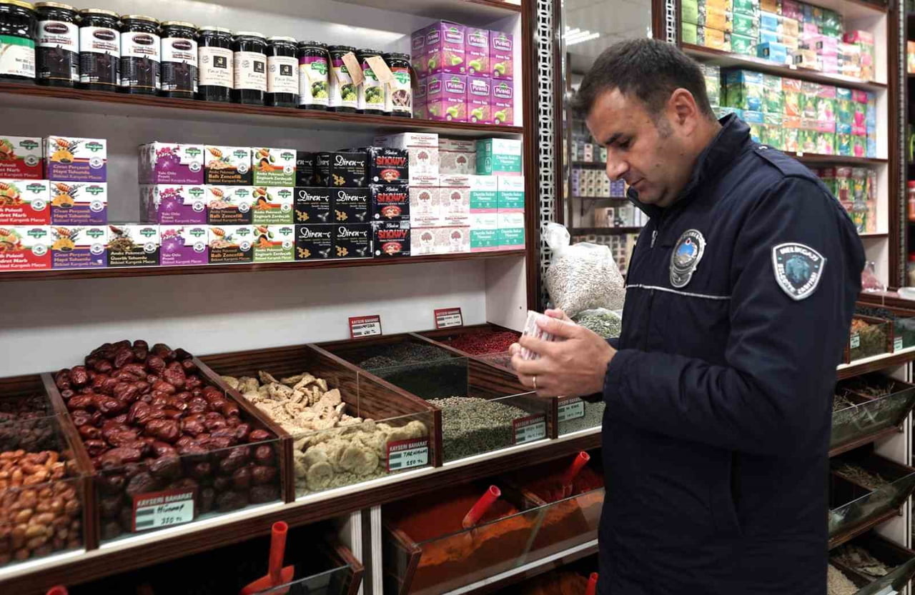 MELİKGAZİ BELEDİYESİ ZABITA EKİPLERİ YAKLAŞAN KURBAN BAYRAMI ÖNCESİNDE VATANDAŞLARIN DAHA SAĞLIKLI...