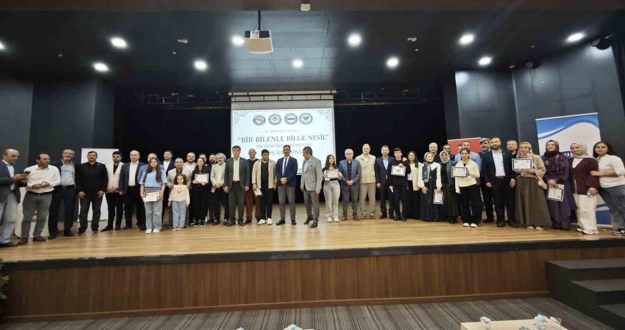 MEMUR-SEN VE EĞİTİM BİR-SEN ÖNCÜLÜĞÜNDE YÜRÜTÜLEN "BİR BİLENLE BİLGE NESİL" PROJESİNİN ÖDÜL TÖRENİ...