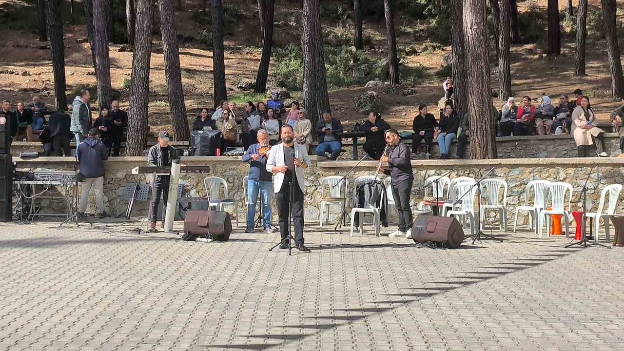 MENTEŞE’DE HIDIRELLEZ COŞKUSU BAŞKAN KÖKSAL ARAS VATANDAŞLARLA ATEŞTEN ATLADI