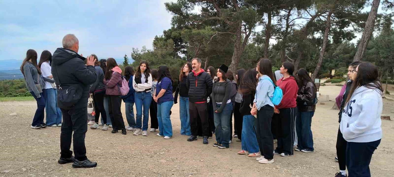 MENTEŞELİ GENÇLER ECDADIN İZİNDE "BİR DESTANDIR ÇANAKKALE"