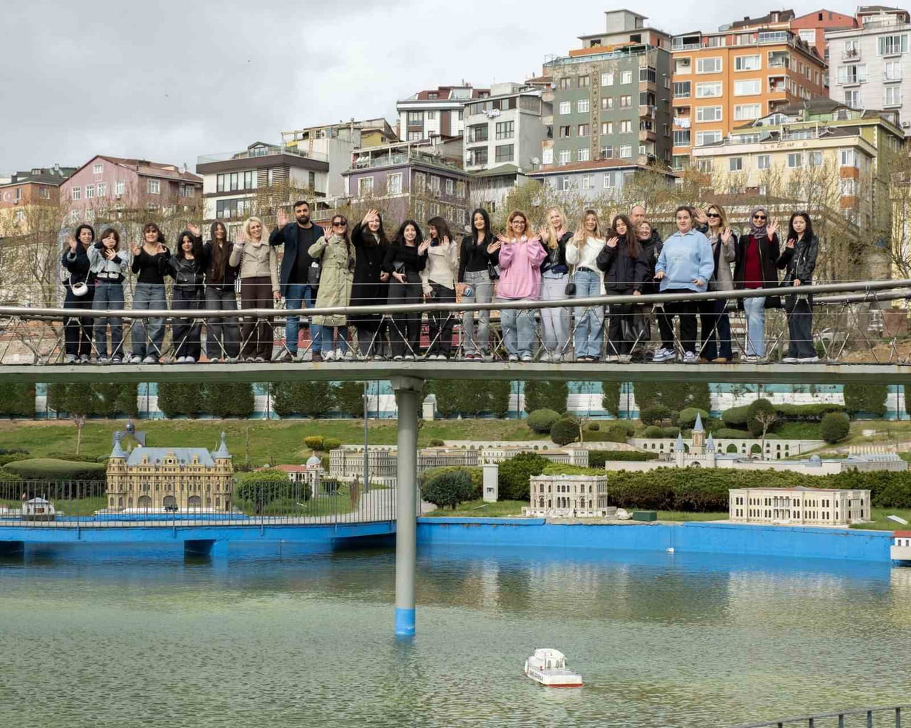 MERCEDES-BENZ TÜRK, 2014 YILINDA MİLLİ EĞİTİM BAKANLIĞI İŞBİRLİĞİYLE HAYATA GEÇİRDİĞİ "EML’MİZ...