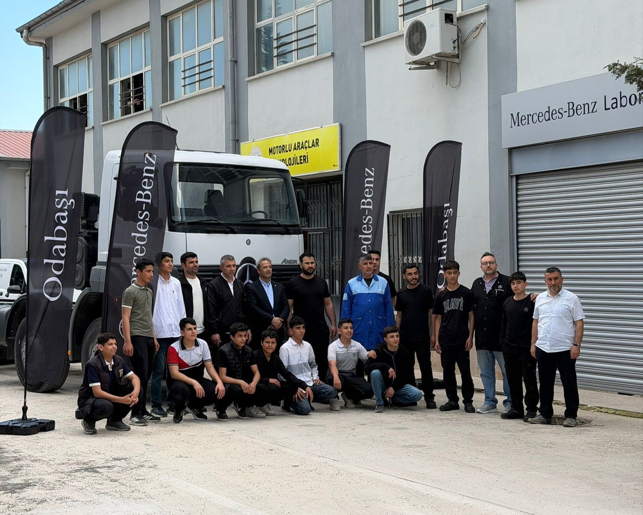 MERCEDES-BENZ TÜRK, 2014 YILINDA MİLLİ EĞİTİM BAKANLIĞI İŞBİRLİĞİYLE HAYATA GEÇİRDİĞİ "EML’MİZ...