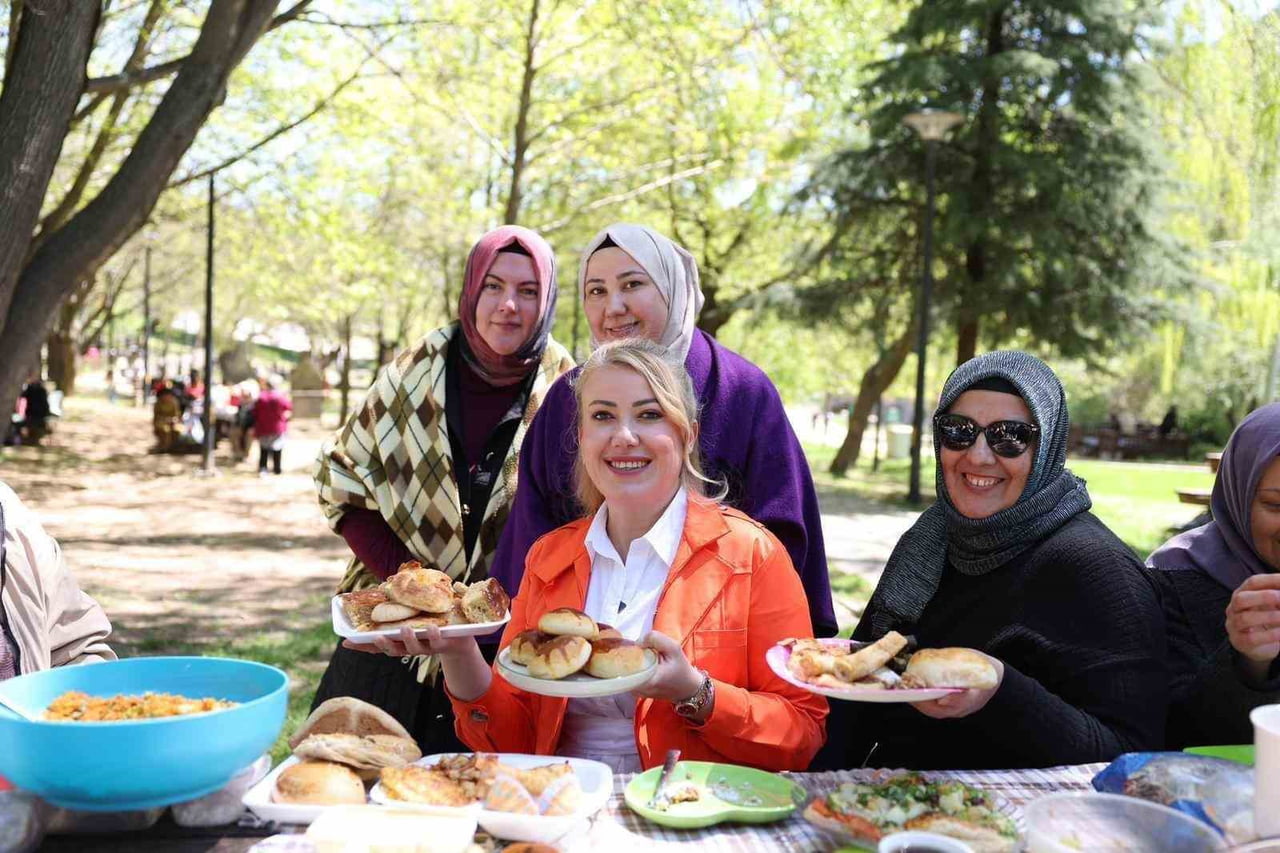 MERKEZEFENDİ BELEDİYESİ, BAHARIN MÜJDECİSİ HIDRELLEZ İLE ANNELER GÜNÜ’NÜN ANLAMINI BİR ARAYA...