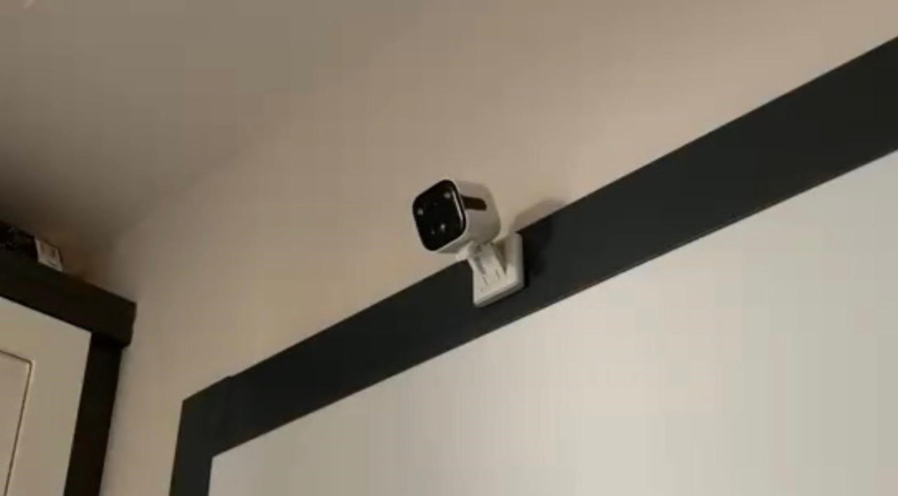 MERSİN'DE BİR APARTMAN DAİRESİNE HIRSIZLIK ŞÜPHELİSİ BİR KADIN PARMAK İZİ BIRAKMAMAK İÇİN ELDİVEN...