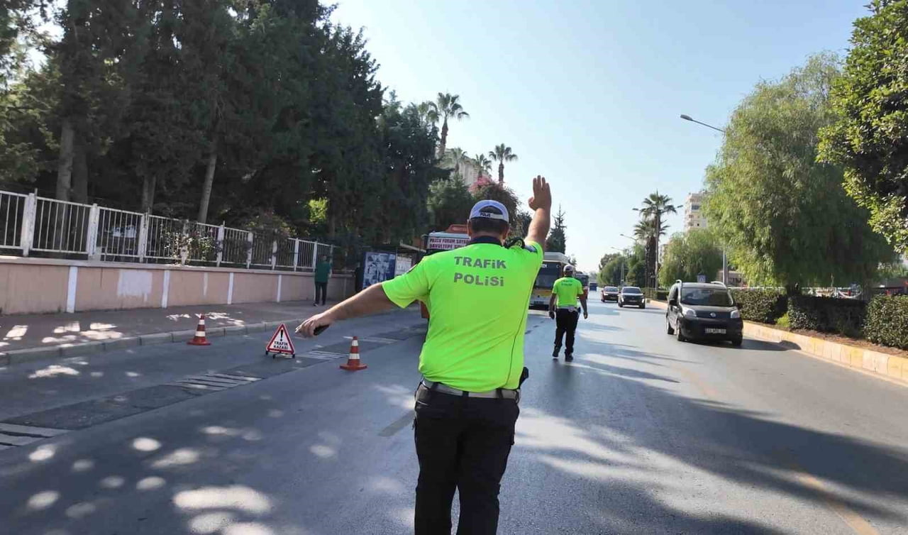 MERSİN'DE POLİS EKİPLERİNİN  DRON VE KENT GÜVENLİK YÖNETİM SİSTEMİ (KGYS) KAMERALARINDAN...