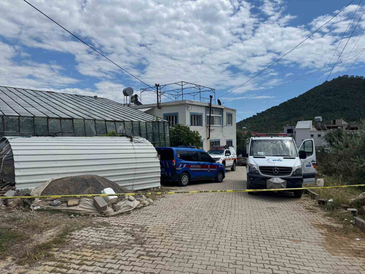 MERSİN'İN BOZYAZI İLÇESİNDE MİDE BULANTISI VE KUSMA ŞİKÂYETLERİYLE KALDIRILDIKLARI HASTANEDE...
