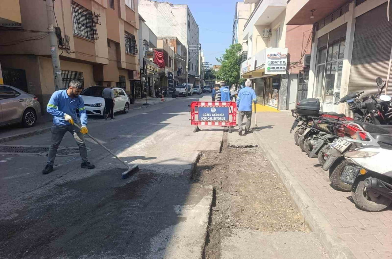 MERSİN'İN MERKEZ İLÇE AKDENİZ BELEDİYESİ, İLÇE GENELİNDE VATANDAŞLARIN DAHA GÜVENLİ VE KONFORLU...