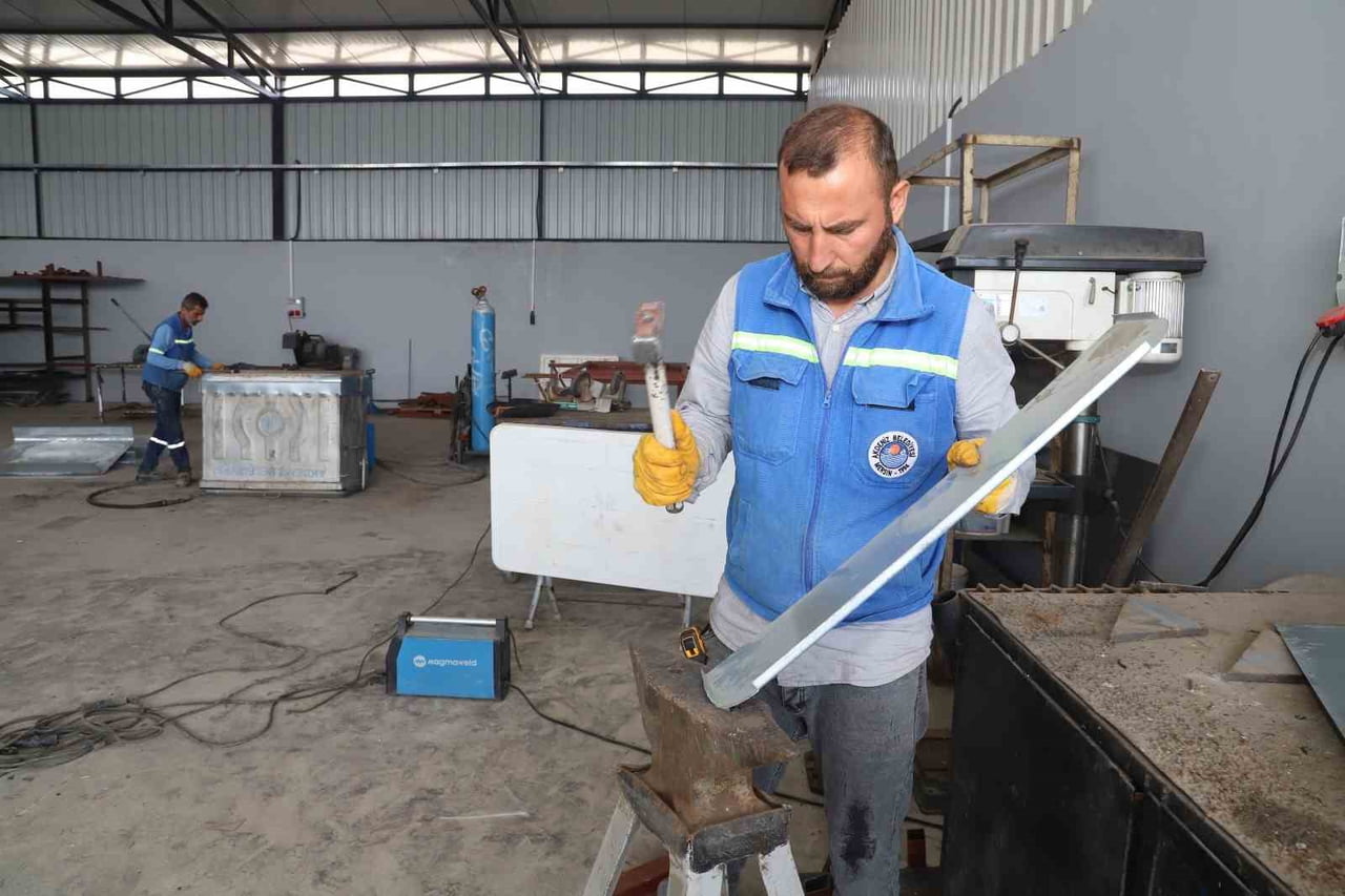 MERSİN'İN MERKEZ İLÇE AKDENİZ BELEDİYESİ, KISITLI BÜTÇESİNİ VERİMLİ KULLANMAK AMACIYLA KENDİ...
